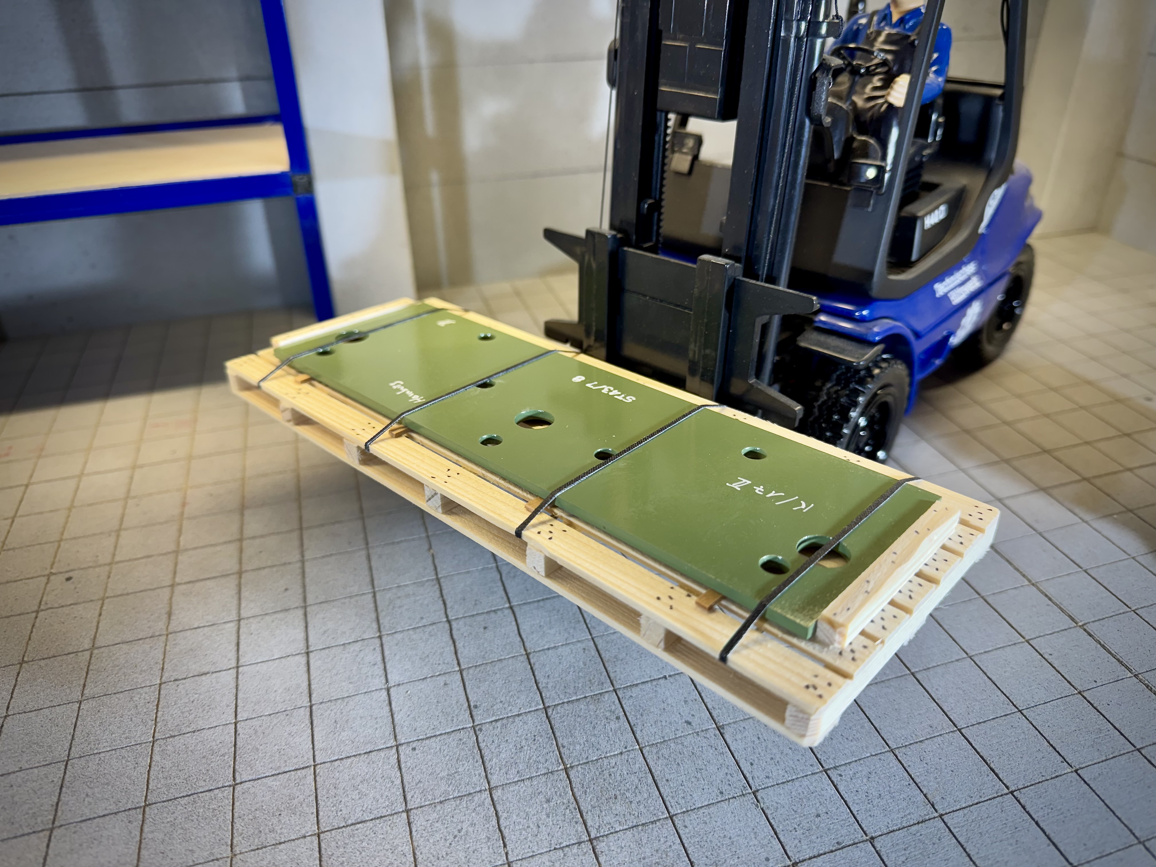 Schwerlast Palette mit Stahlplatte / Grün